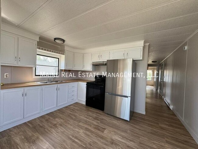 Building Photo - 102 G St Rental