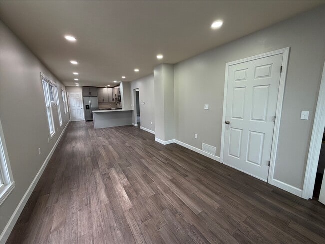 121 W 24th St