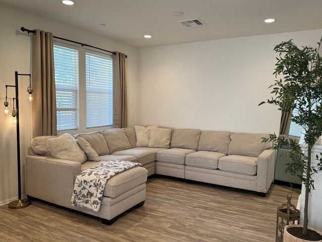 Building Photo - 5020 Verdugo Way Rental