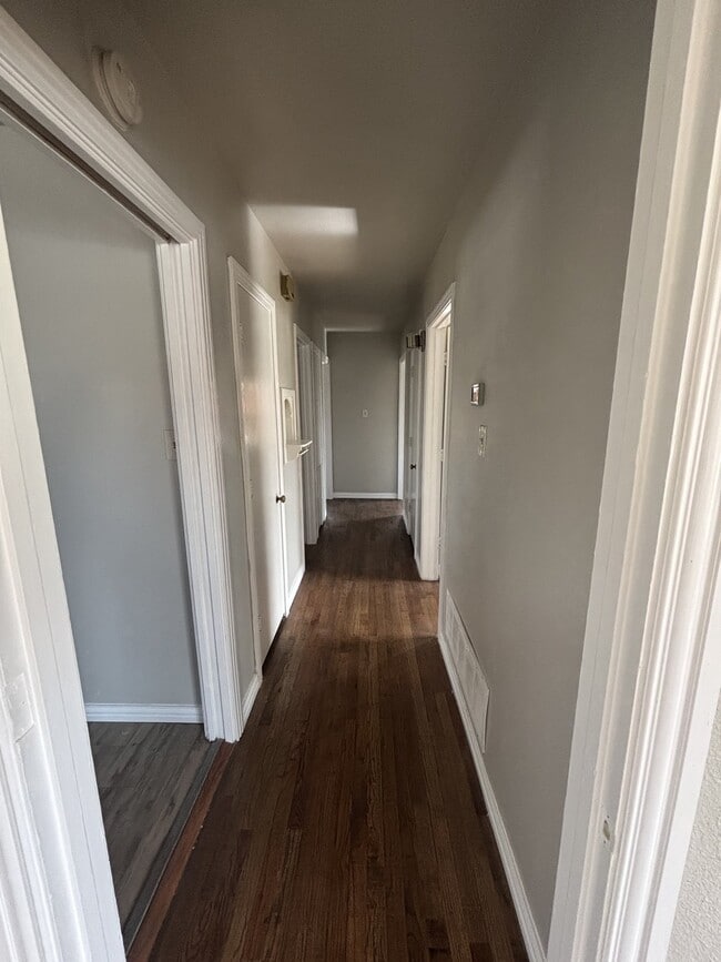 Photo - 206 E Belknap St