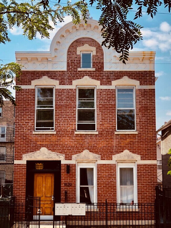 Photo - Pilsen 1820 Throop