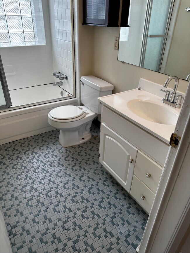 Photo - 1315 Park Rd NW