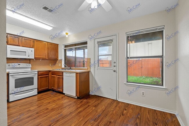Photo - 800 Bluebonnet Dr