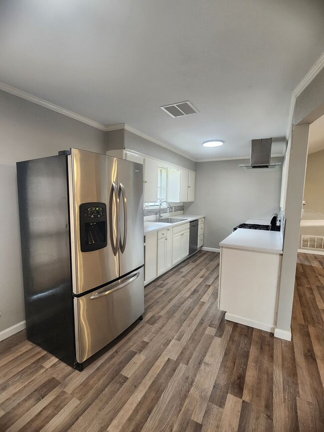 Photo - 948 N Lakewood Dr