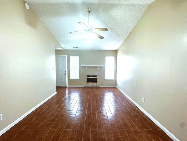 Photo - 2 BR/ 2 Bath End Unit! Minutes to Camp Lej...