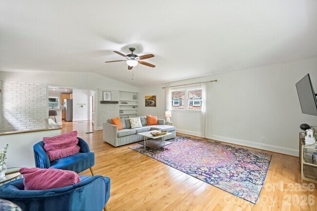 Photo - 2027 Wensley Dr