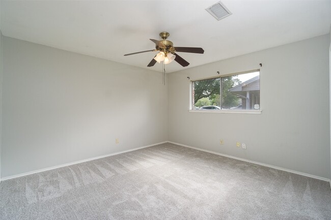 Photo - 2119 Williamsburg Ct S