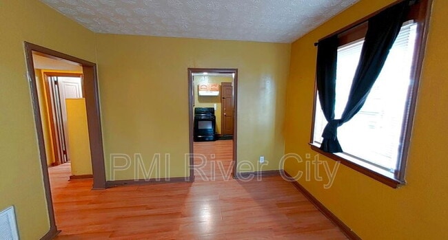 Photo - 237 E 21st St