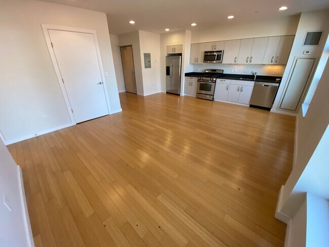 Photo - 587 Albany St