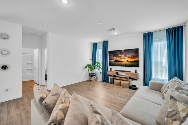 Photo - 7306 Madison Cmns Ln