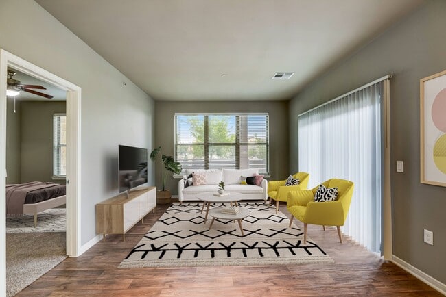 Photo - Gateway Oaks Apartments