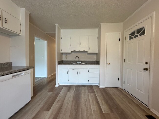 Photo - Large 3/2 with finished basement/bonus room- $1,895