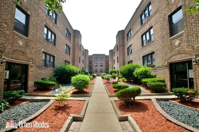 Photo - 3713 N Pine Grove Ave Apartments Unit M01B