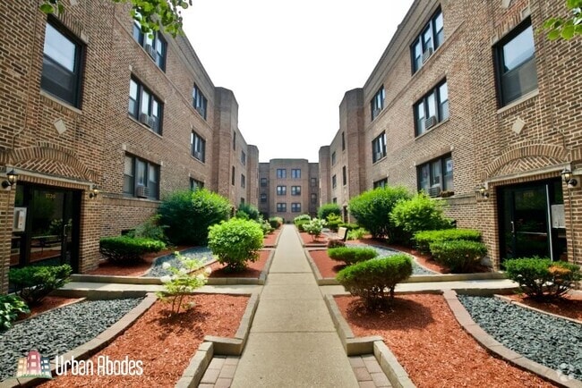 Building Photo - 3713 N Pine Grove Ave Unit M01B Rental