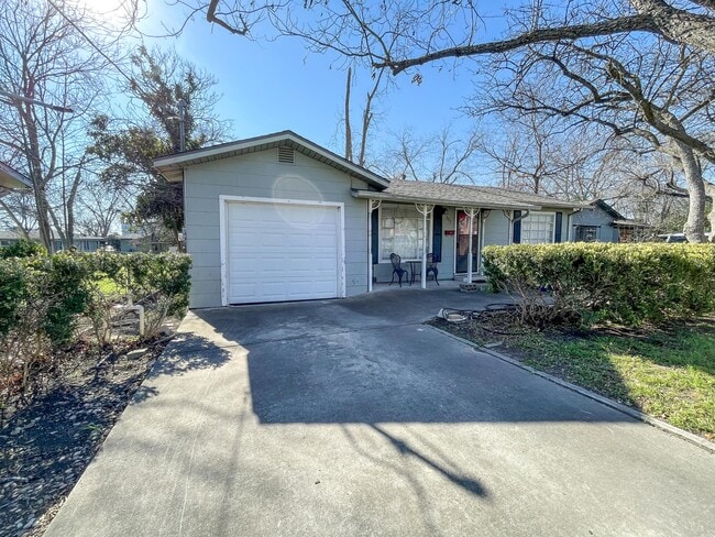 Photo - 523 W Merriweather St