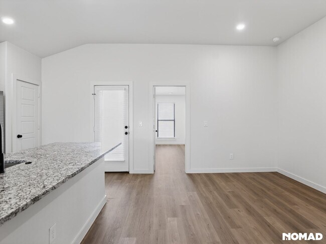 Photo - 2152 Langford Ave