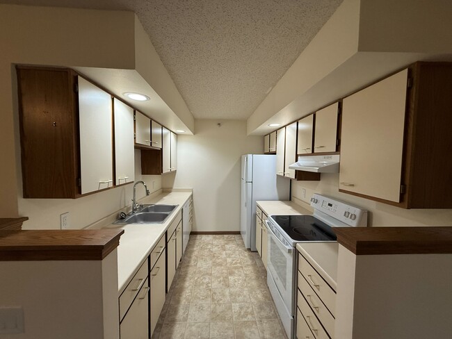 Kitchen 1 & 2 beds