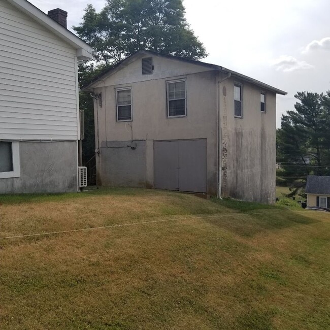 123 Lilly St