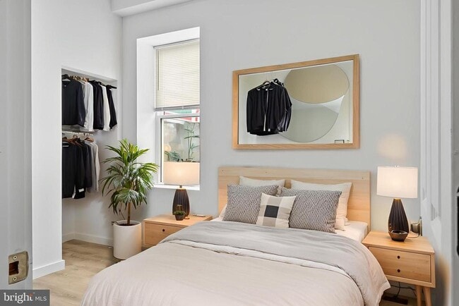 Photo - 2652 Bridge St