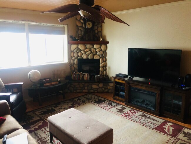 Living Room - 3344 Sandy Way Unit A