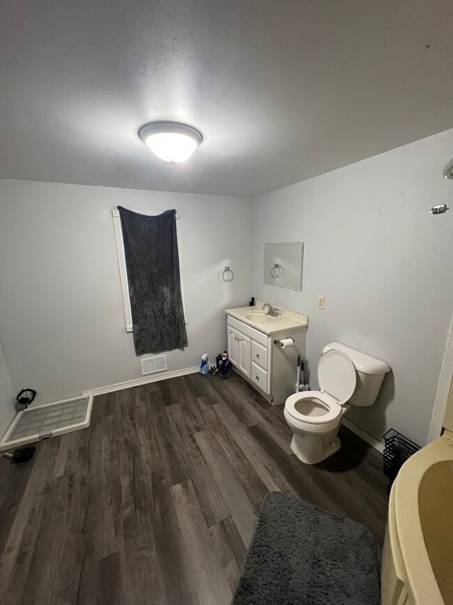 Photo - 810 E 2nd St