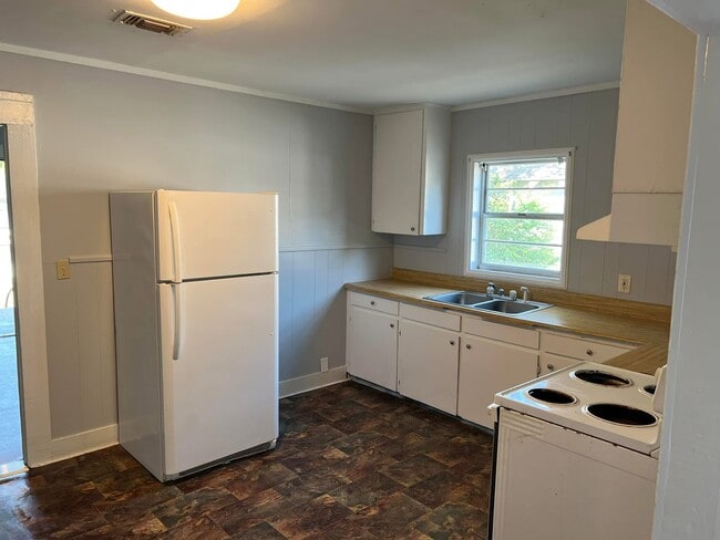 Photo - 106 W Shamrock Ave