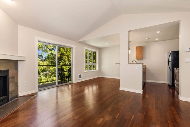 Photo - Updated Condo Close to Downtown Redmond and Microsoft!
