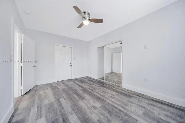 Building Photo - 1036 SW 5th St Unit 2