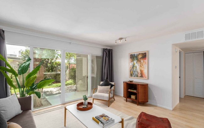 Photo - 4352 N 36th Plz Unit 1