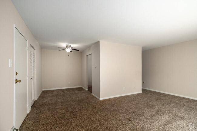 1BR, 1BA - 750SF - Living Room