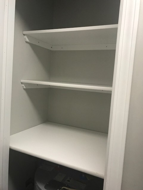 Pantry - 401 County Line Rd Unidad 7