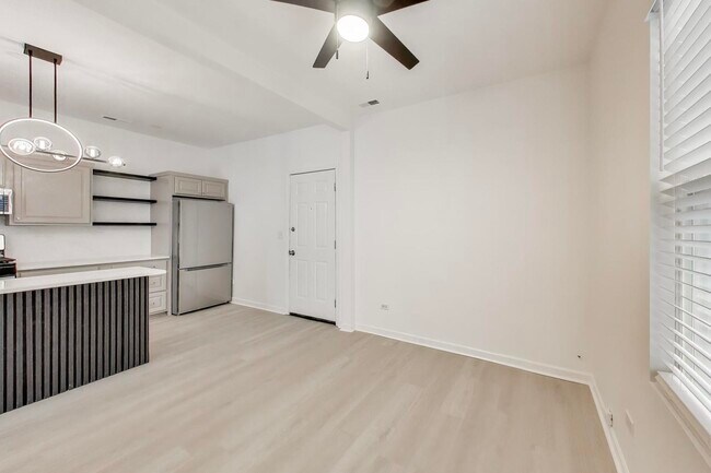 Photo - 912 N Ashland Ave Unit 3C