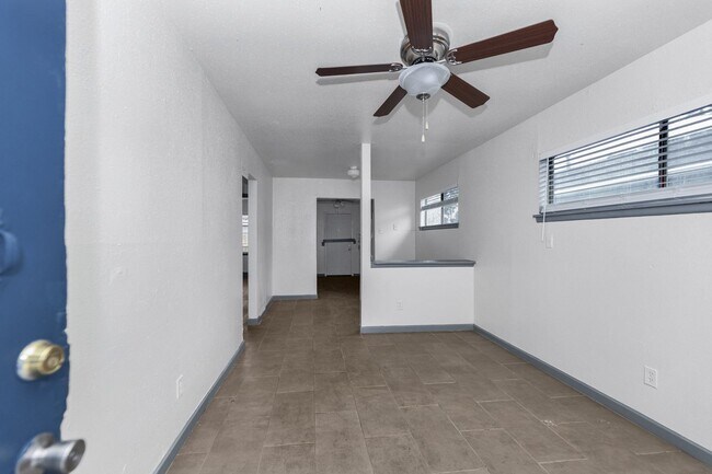 4203 Hirsch Rd Unit 11