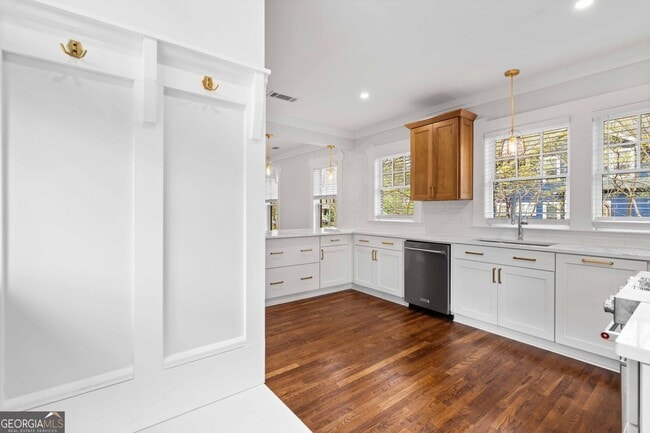 Photo - 795 St Charles Ave NE