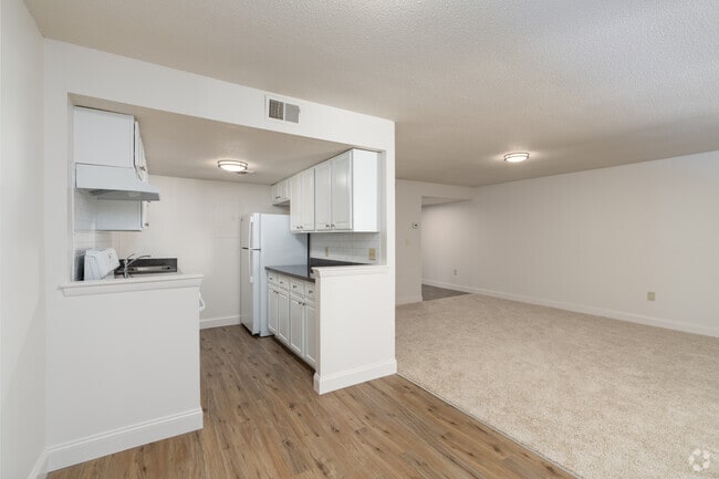 1BR, 1BA — 845SF - Kitchen