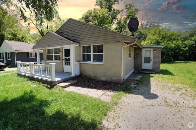 Building Photo - Charming 3 Bed 1 Bath Ranch Rental