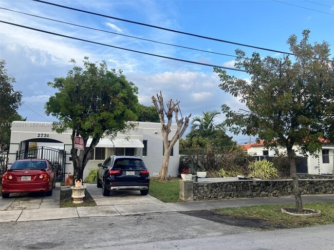 Building Photo - 2731 NW 4th St Unit 2