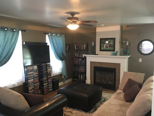 Photo - Cozy 3 bed 2 bath + bonus room in The Arbors