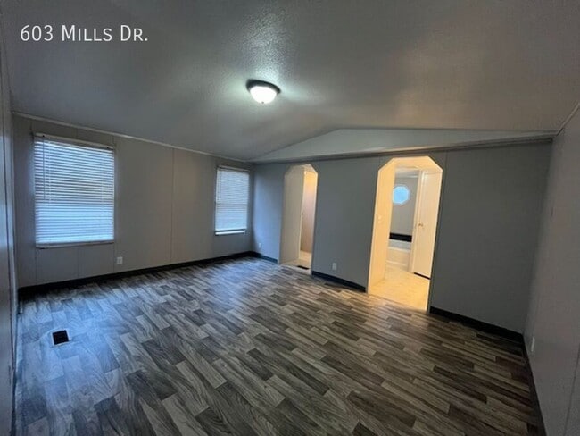 Photo - 603 N Mills Dr