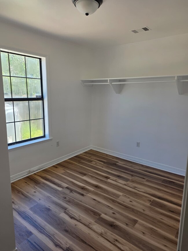 Photo - 2122 Taft Ave