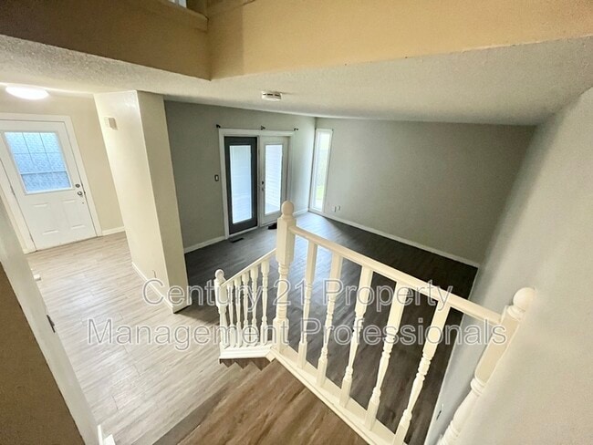 Photo - 14634 25 St NW