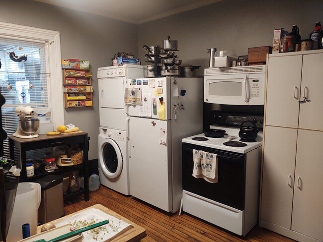 Photo - 609 E Water St Unidad west