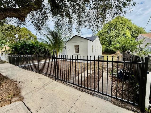 Photo - 569 NW 42nd St