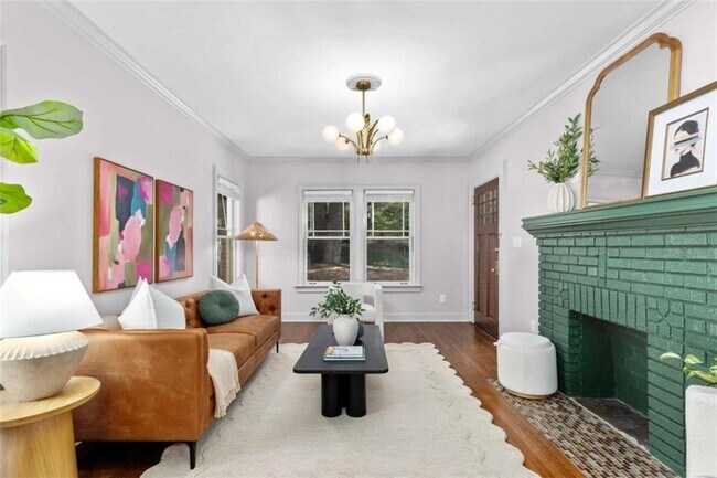 Photo - 987 Alloway Pl SE