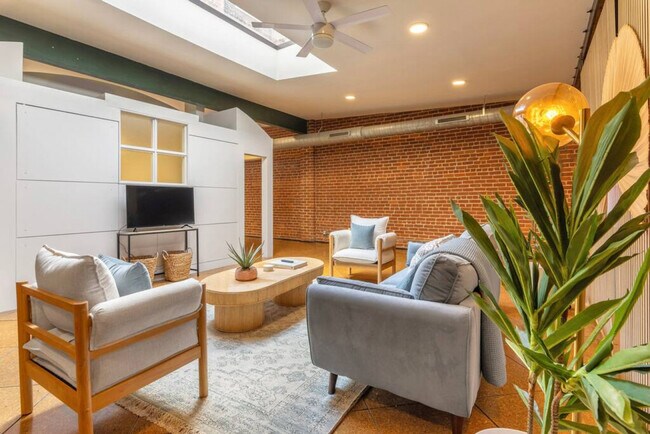 120 E 13th St Unit SI ID1056090P