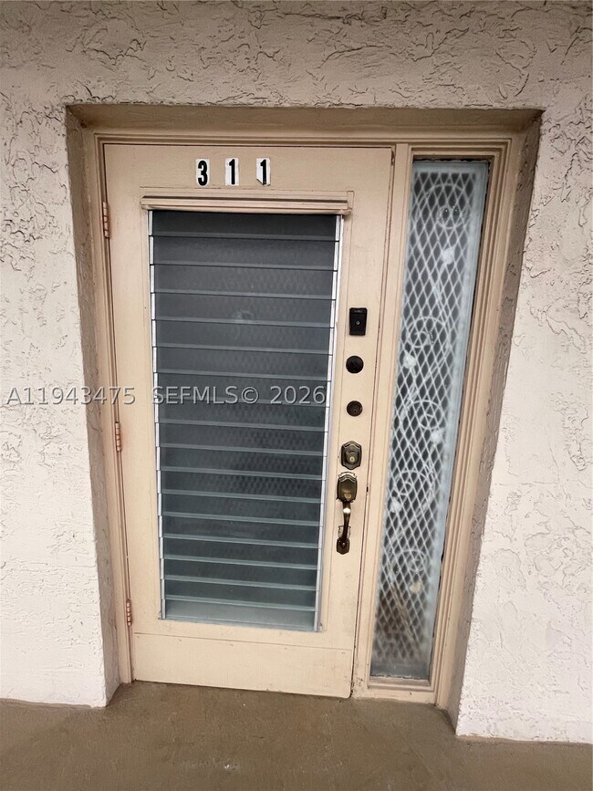 Building Photo - 2541 Aragon Blvd Unit 311
