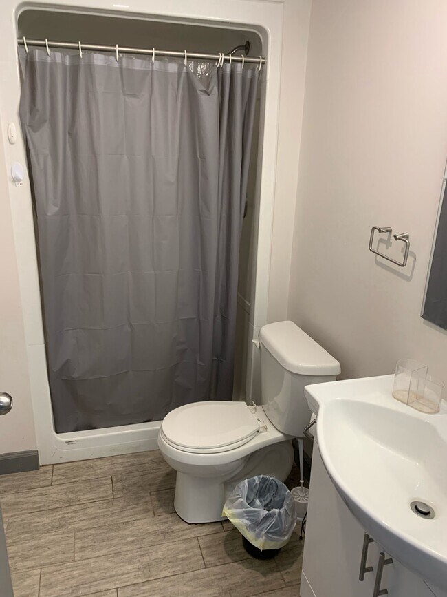 Photo - 258A-258A Sunview St