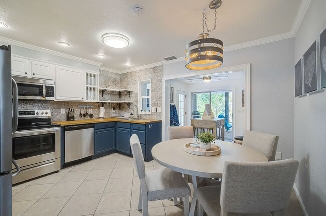 Photo - 426 Eagles Nest Ln