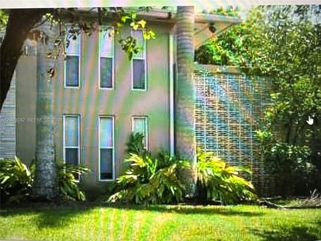 Building Photo - 6310 SW 79th St Unit 1