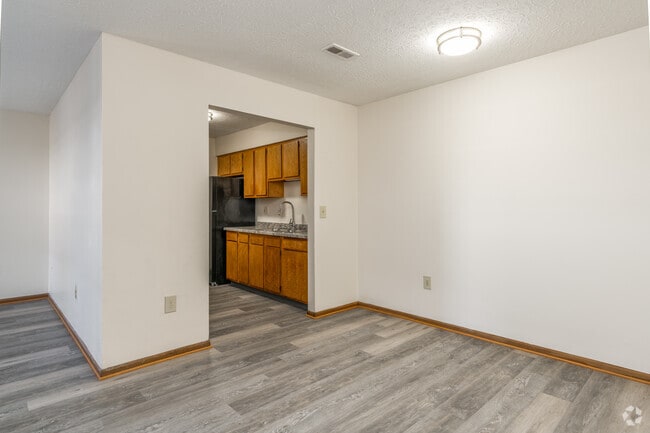 4BR, 2BA - 1,286SF - Dining Area